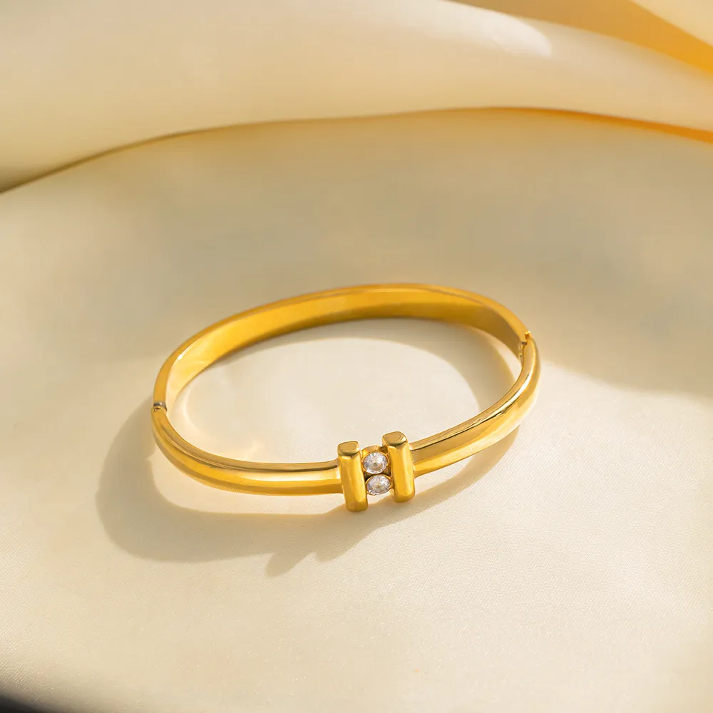 Basic-Modern-Style-Classic-Style-Solid-Color-Titanium-Steel-18K-Gold-Plated-Bangle-In-Bulk-display-picture-4